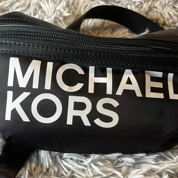 New! Michael Kors crossbody bag - Picture 9 of 10